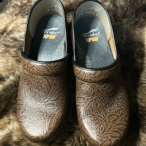 Dansko clogs XP 2.0 worn one time  brown leather